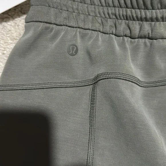 Lululemon Short 4”
